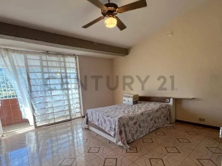 Venta de Hermosa Casa de Oportunidad en la Trinidad - 8