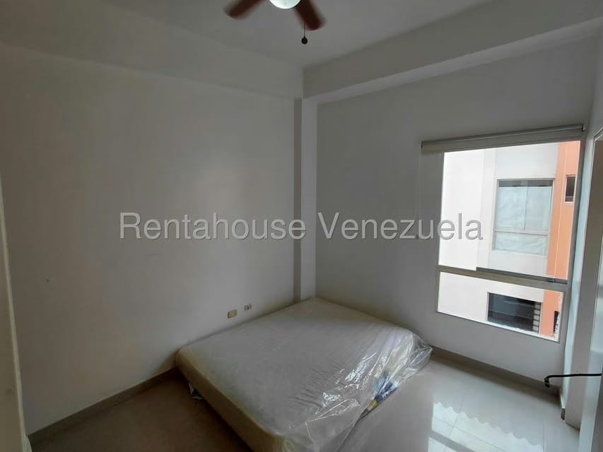 Apartamento (1 Nivel) en Alquiler en Miravila, Distrito Metropolitano - 12