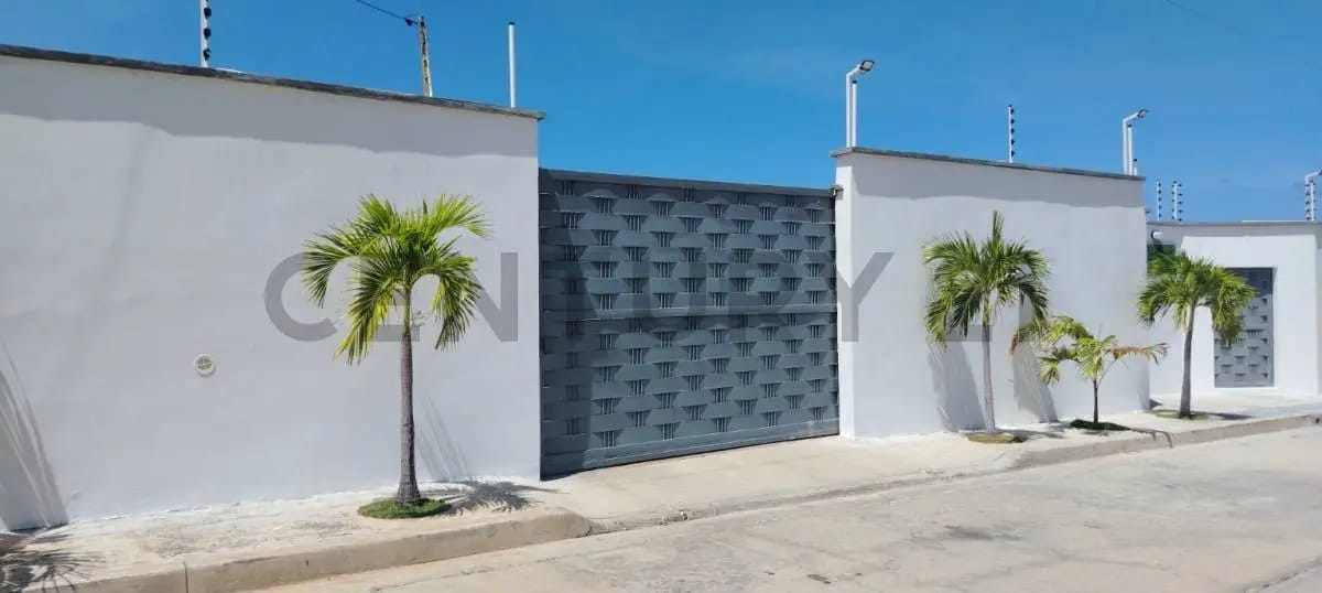 CASA EN PLAYA EL AGUA CON POTENCIAL TURISTICO Y COMERCIAL