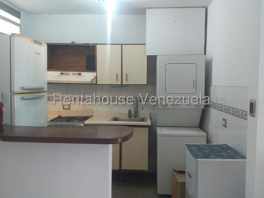 Apartamento (1 Nivel) en Alquiler en Los Palos Grandes, Distrito Metropolitano - 3