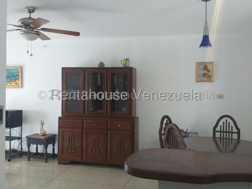 Apartamento (1 Nivel) en Alquiler en Los Palos Grandes, Distrito Metropolitano - 4