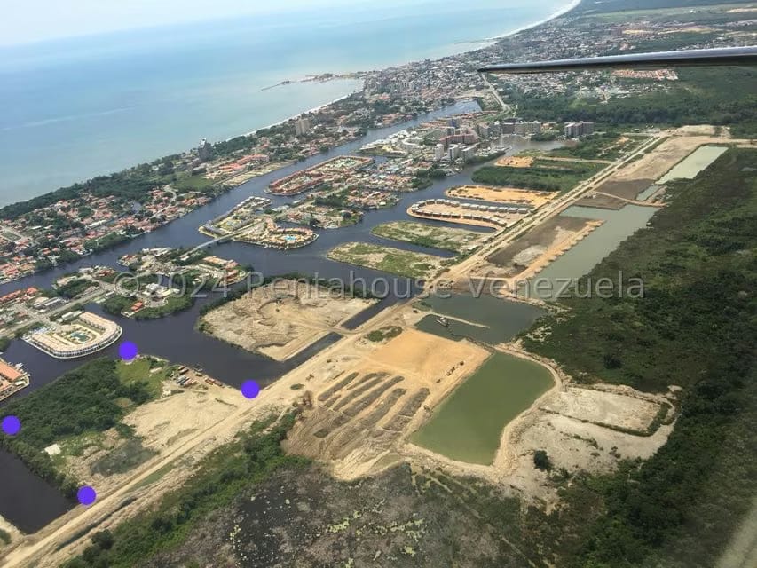 Terreno (Comercial) en Venta en Ciudad Balneario Higuerote, Miranda - 3