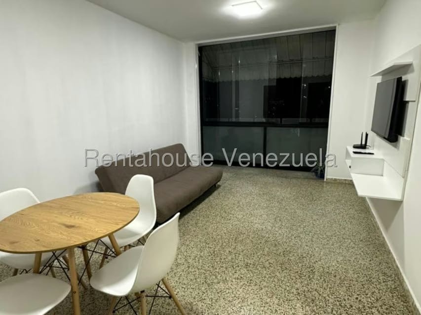Apartamento (1 Nivel) en Alquiler en Parroquia San Jose, Distrito Metropolitano - 2