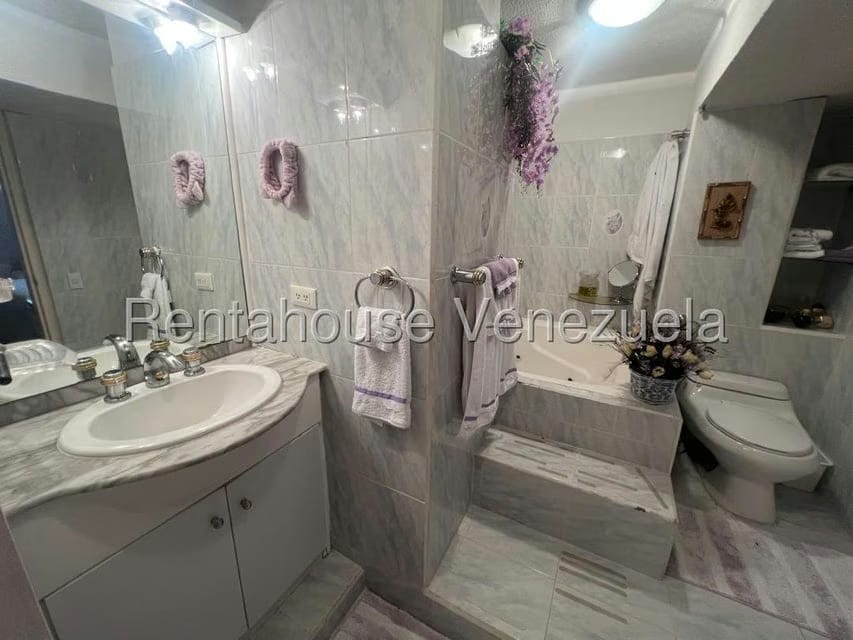 Apartamento (1 Nivel) en Venta en Las Esmeraldas, Distrito Metropolitano - 12