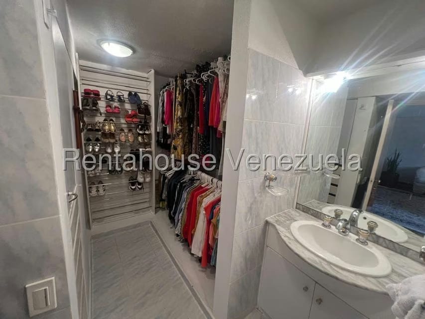 Apartamento (1 Nivel) en Venta en Las Esmeraldas, Distrito Metropolitano - 13