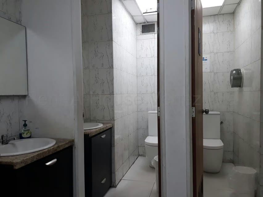 Comercial (Local Comercial) en Venta en El Rosal, Distrito Metropolitano - 11