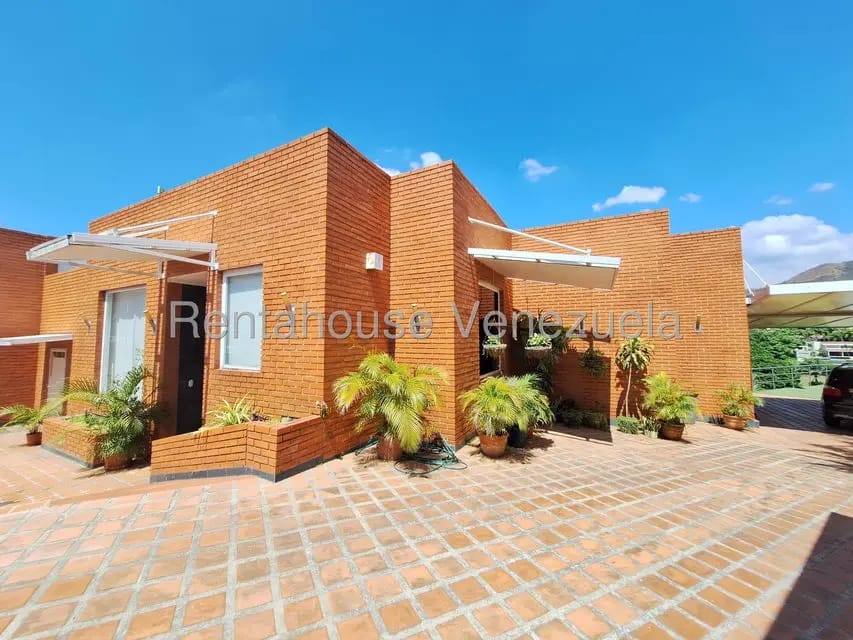 Casa (1 Nivel) en Venta en Altos de Guataparo, Carabobo - 2