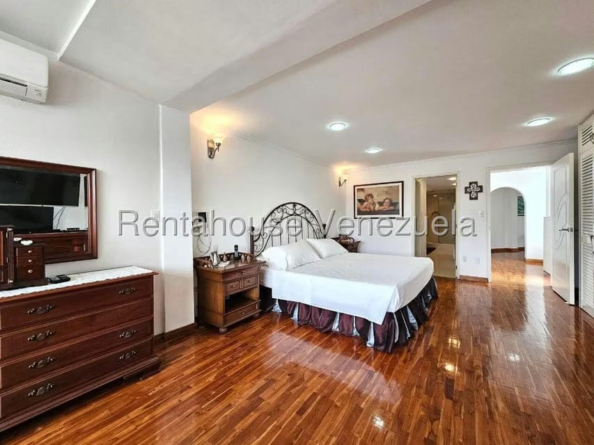Casa (Duplex) en Venta en La Lagunita Country Club, Distrito Metropolitano - 23