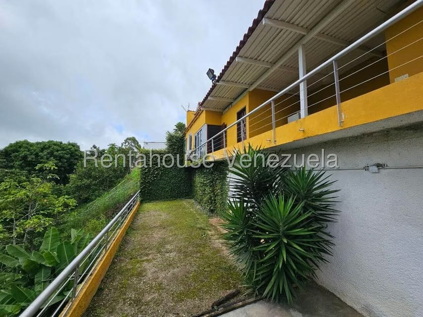 Casa (Duplex) en Venta en La Lagunita Country Club, Distrito Metropolitano - 80
