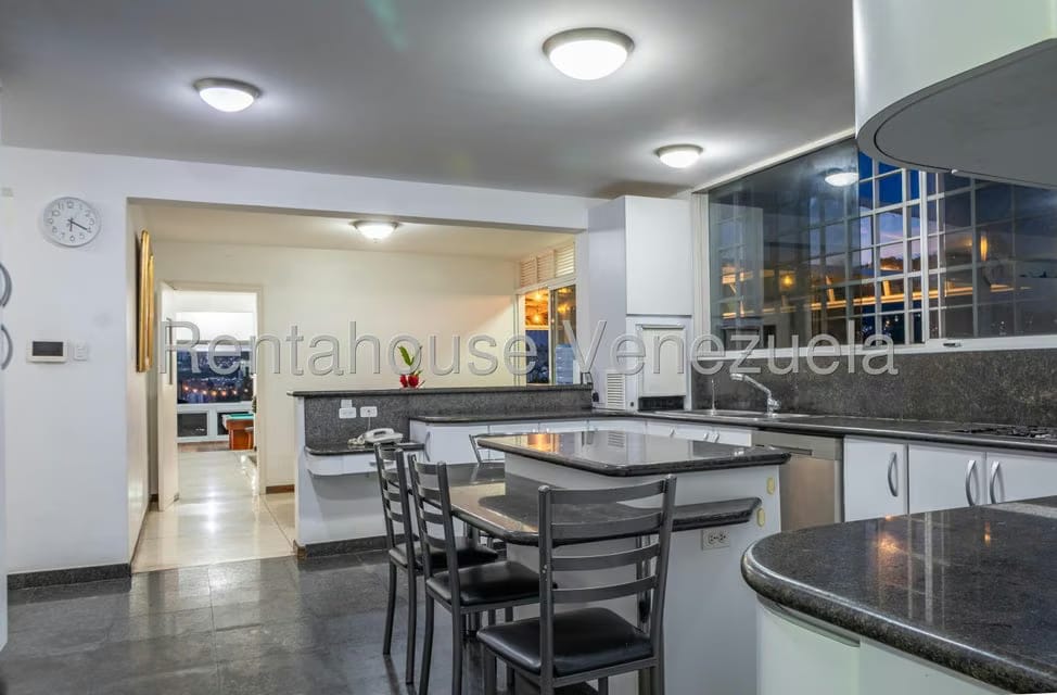 Casa (Multipes Niveles) en Venta en Prados del Este, Distrito Metropolitano - 12