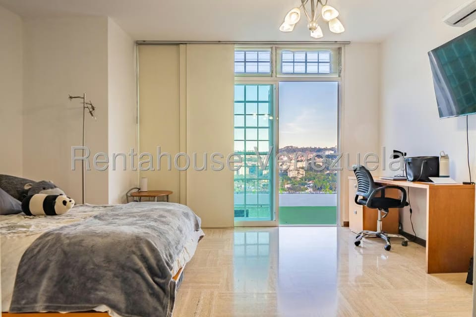 Casa (Multipes Niveles) en Venta en Prados del Este, Distrito Metropolitano - 16