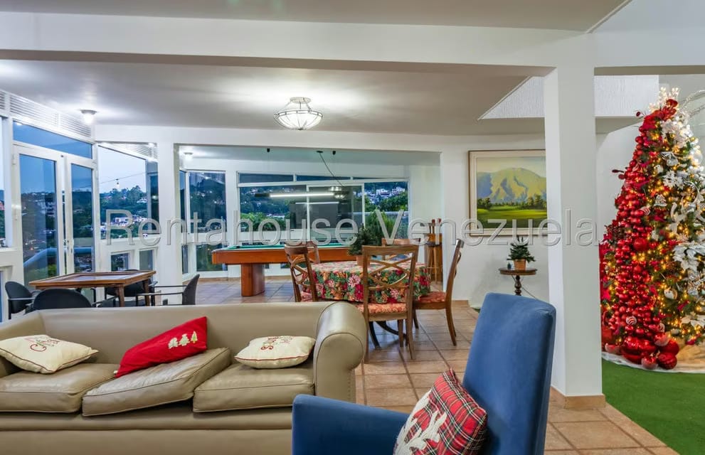 Casa (Multipes Niveles) en Venta en Prados del Este, Distrito Metropolitano - 3
