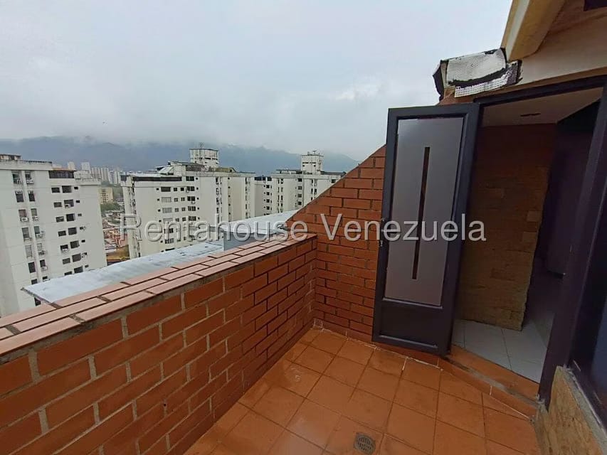 Apartamento (Duplex) en Venta en La Granja, Carabobo - 36
