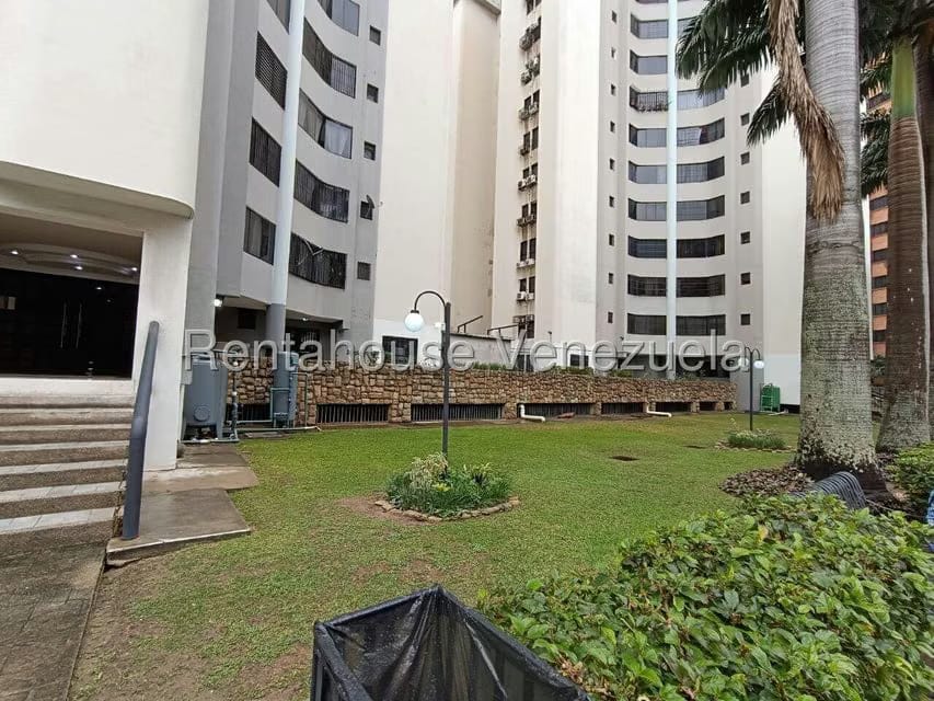 Apartamento (Duplex) en Venta en La Granja, Carabobo - 42