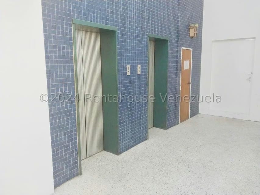 Apartamento (1 Nivel) en Venta en El Marques, Distrito Metropolitano - 5