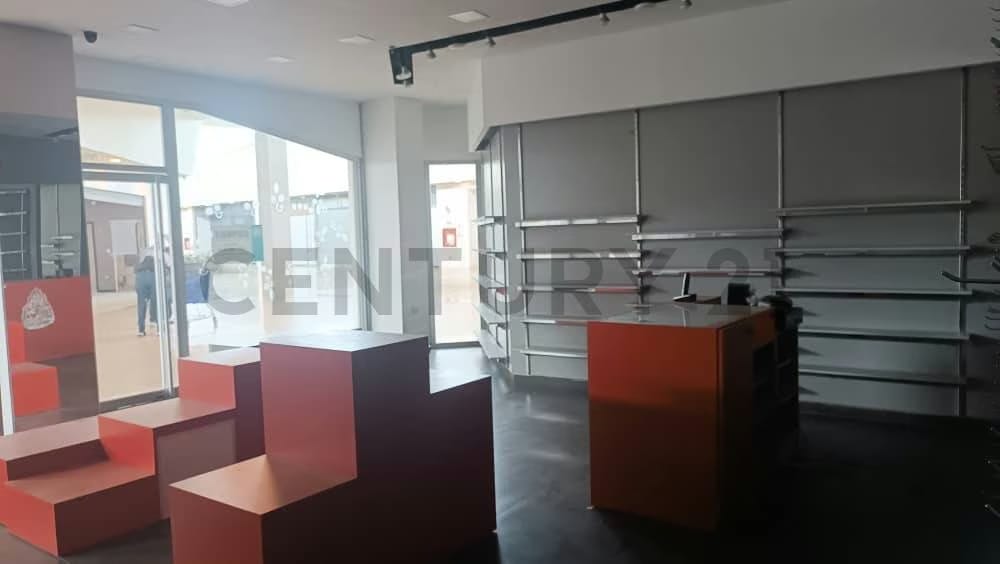 Local Comercial para zapatería, disponible para alquiler - 4