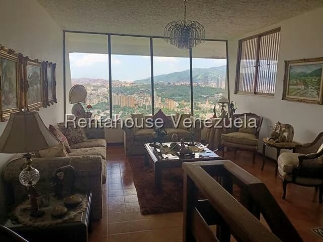 Casa (Multipes Niveles) en Venta en Colinas de Santa Monica, Distrito Metropolitano - 16