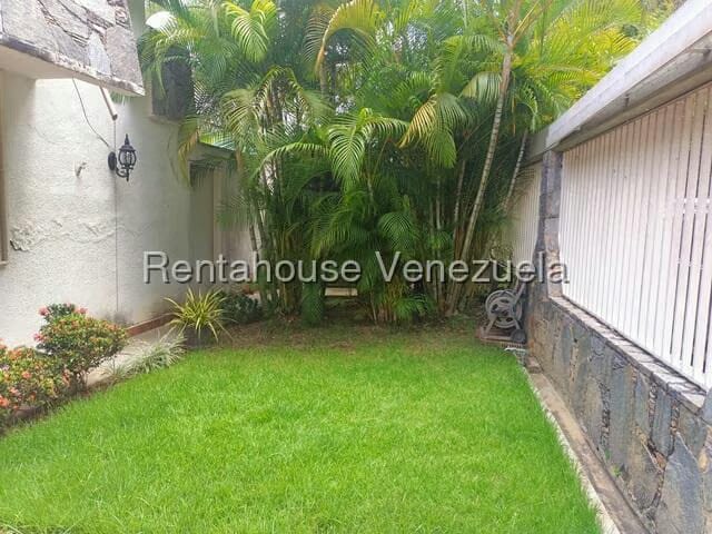 Casa (Multipes Niveles) en Venta en Colinas de Santa Monica, Distrito Metropolitano - 4