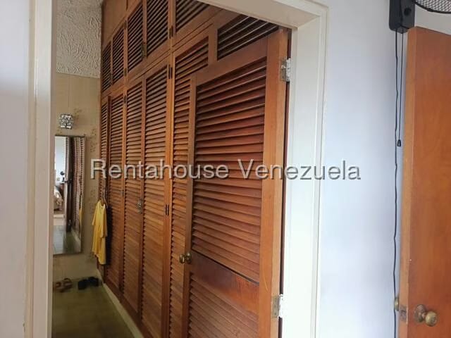 Casa (Multipes Niveles) en Venta en Colinas de Santa Monica, Distrito Metropolitano - 36