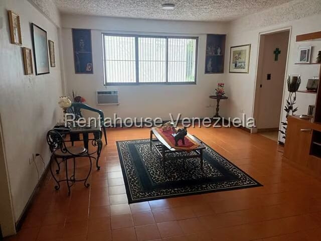 Casa (Multipes Niveles) en Venta en Colinas de Santa Monica, Distrito Metropolitano - 37
