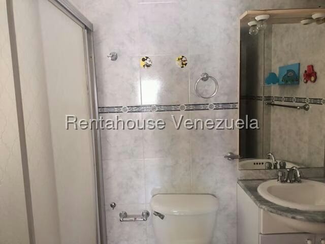 Casa (Multipes Niveles) en Venta en Colinas de Santa Monica, Distrito Metropolitano - 40