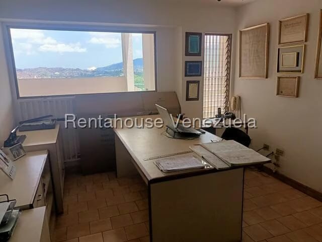 Casa (Multipes Niveles) en Venta en Colinas de Santa Monica, Distrito Metropolitano - 42