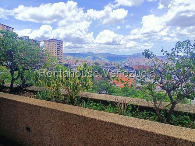 Casa (Multipes Niveles) en Venta en Colinas de Santa Monica, Distrito Metropolitano - 49