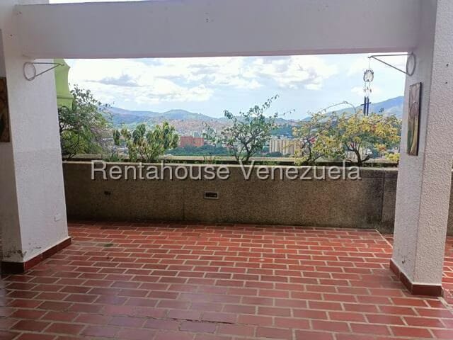 Casa (Multipes Niveles) en Venta en Colinas de Santa Monica, Distrito Metropolitano - 50