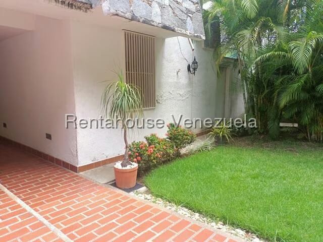 Casa (Multipes Niveles) en Venta en Colinas de Santa Monica, Distrito Metropolitano - 6