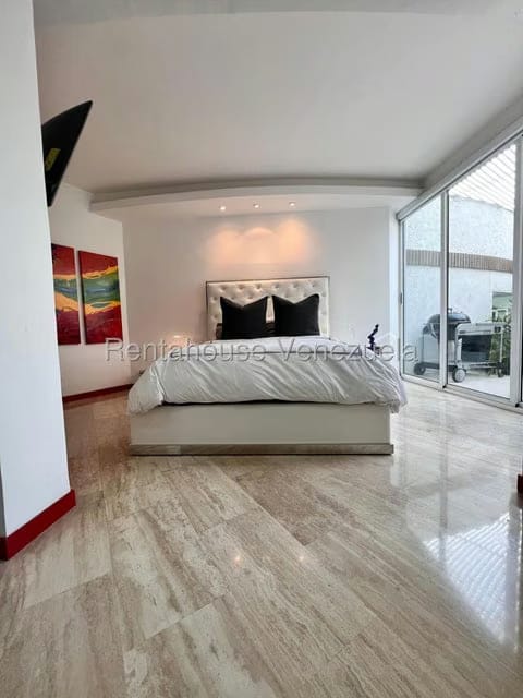 Apartamento (1 Nivel) en Venta en Lomas de Las Mercedes, Distrito Metropolitano - 12