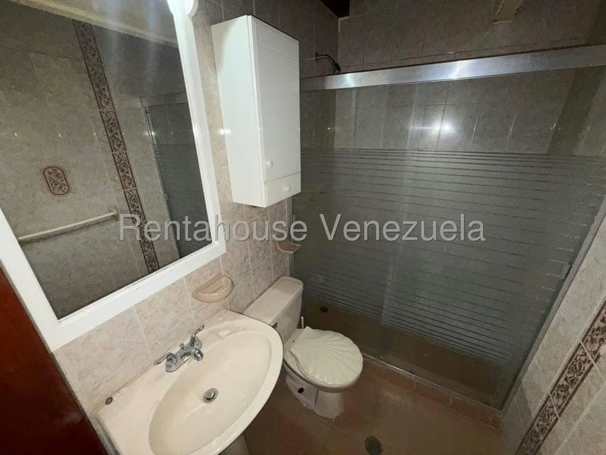 Casa (Multipes Niveles) en Venta en Colinas de Santa Monica, Distrito Metropolitano - 14