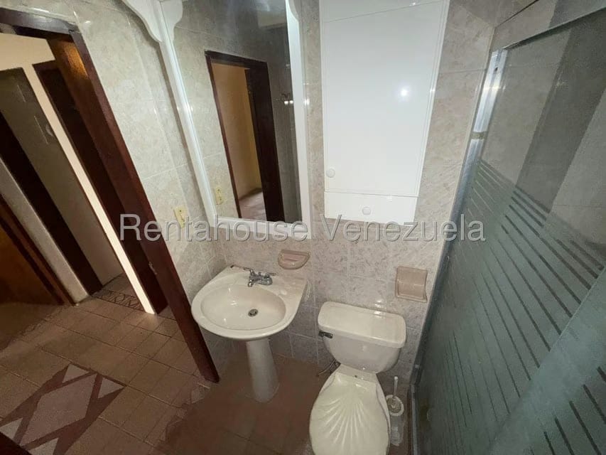 Casa (Multipes Niveles) en Venta en Colinas de Santa Monica, Distrito Metropolitano - 15