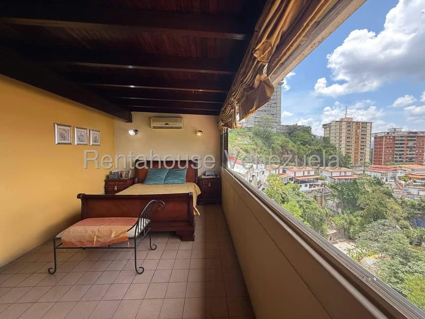 Casa (Multipes Niveles) en Venta en Colinas de Santa Monica, Distrito Metropolitano - 16
