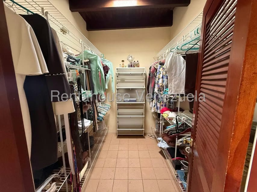 Casa (Multipes Niveles) en Venta en Colinas de Santa Monica, Distrito Metropolitano - 19