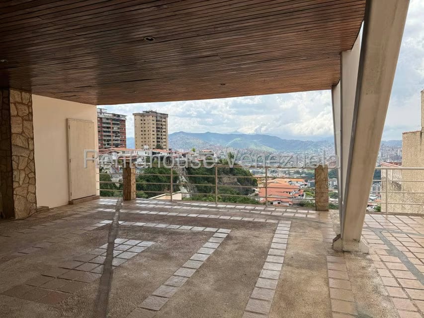 Casa (Multipes Niveles) en Venta en Colinas de Santa Monica, Distrito Metropolitano - 25