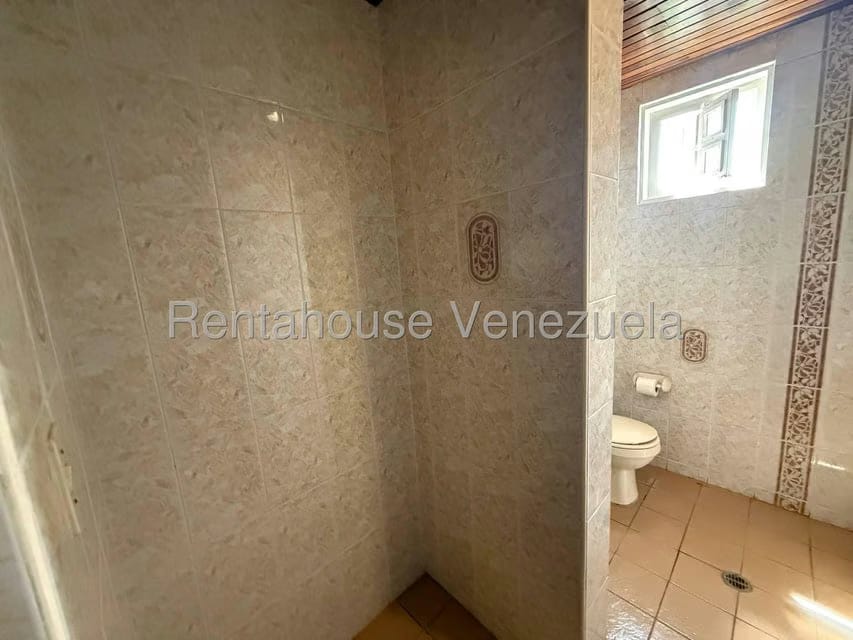 Casa (Multipes Niveles) en Venta en Colinas de Santa Monica, Distrito Metropolitano - 37