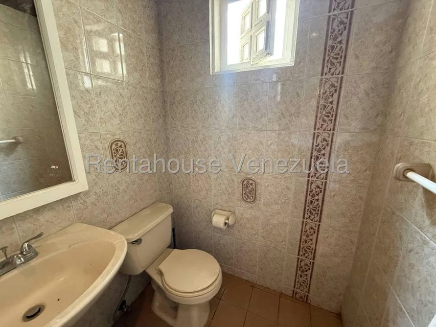 Casa (Multipes Niveles) en Venta en Colinas de Santa Monica, Distrito Metropolitano - 38