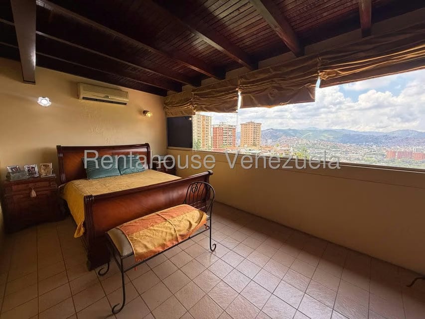 Casa (Multipes Niveles) en Venta en Colinas de Santa Monica, Distrito Metropolitano - 5