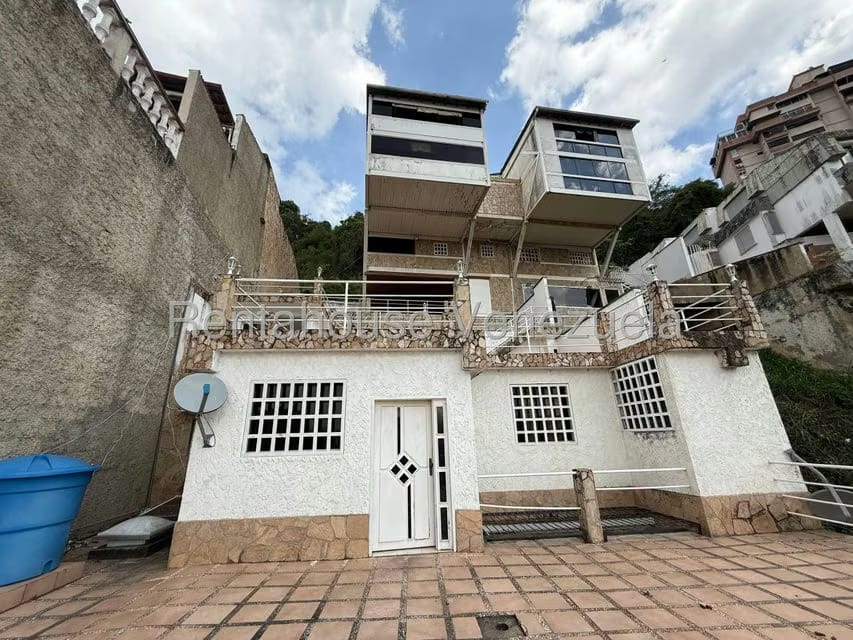 Casa (Multipes Niveles) en Venta en Colinas de Santa Monica, Distrito Metropolitano - 54