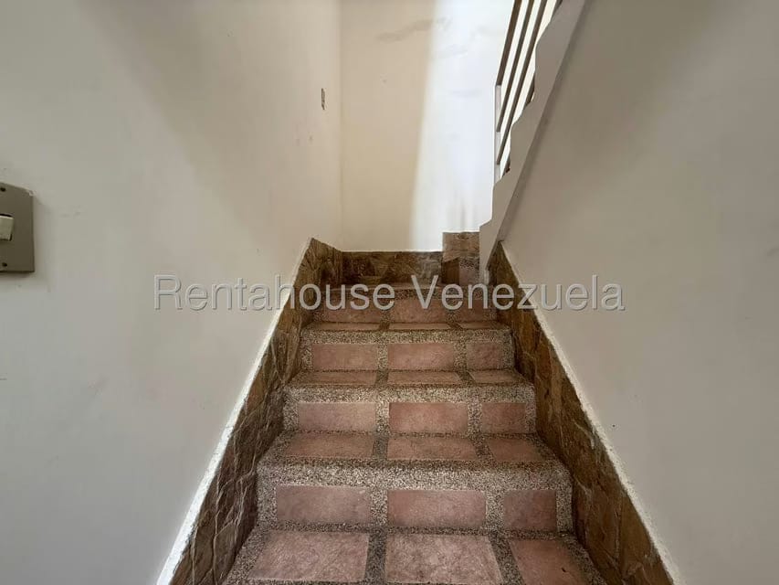 Casa (Multipes Niveles) en Venta en Colinas de Santa Monica, Distrito Metropolitano - 55