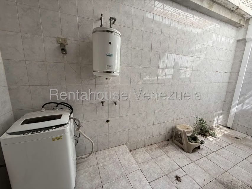 Casa (Multipes Niveles) en Venta en Colinas de Santa Monica, Distrito Metropolitano - 56
