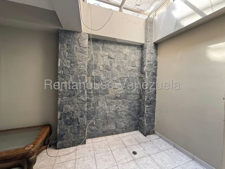 Casa (Multipes Niveles) en Venta en Colinas de Santa Monica, Distrito Metropolitano - 57