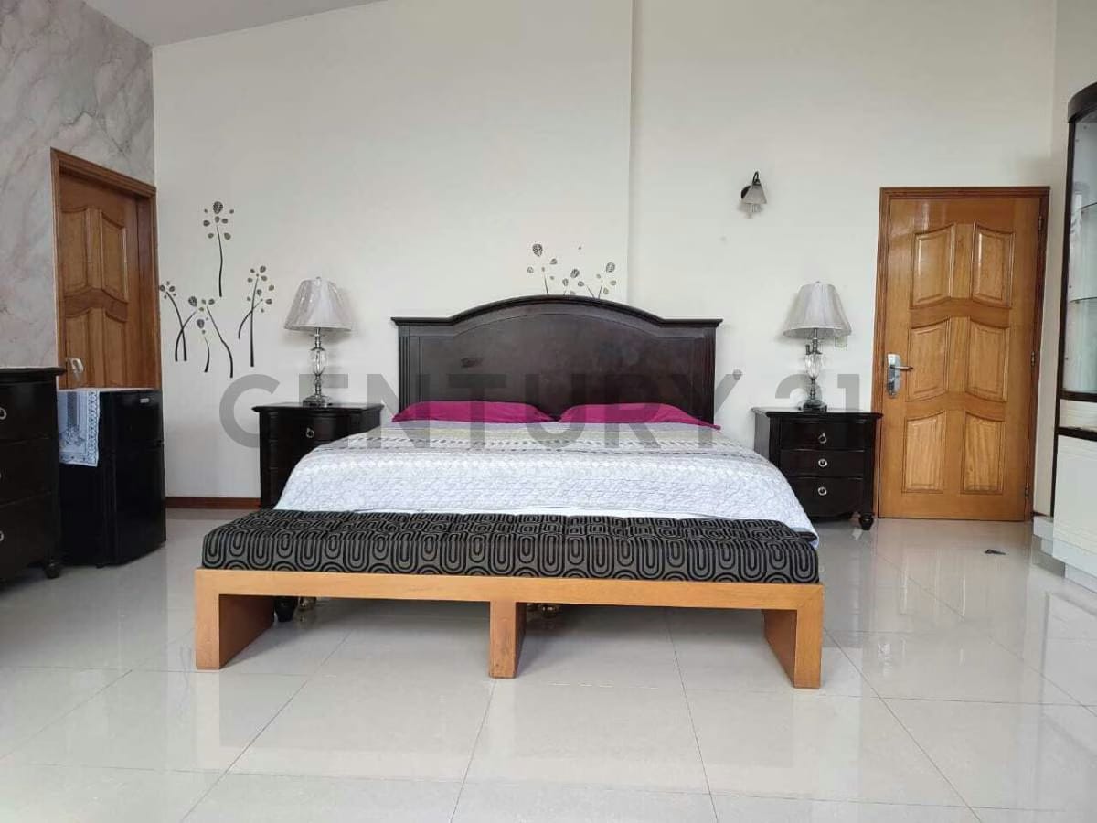 Villa en venta en campo de golf con muelle - 8