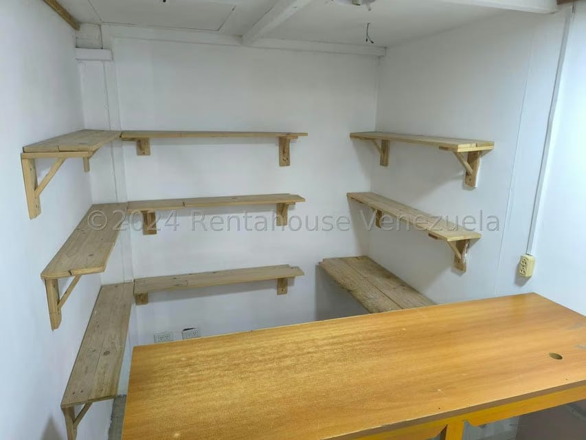 Comercial (Local Comercial) en Alquiler en Parroquia La Candelaria, Distrito Metropolitano - 2