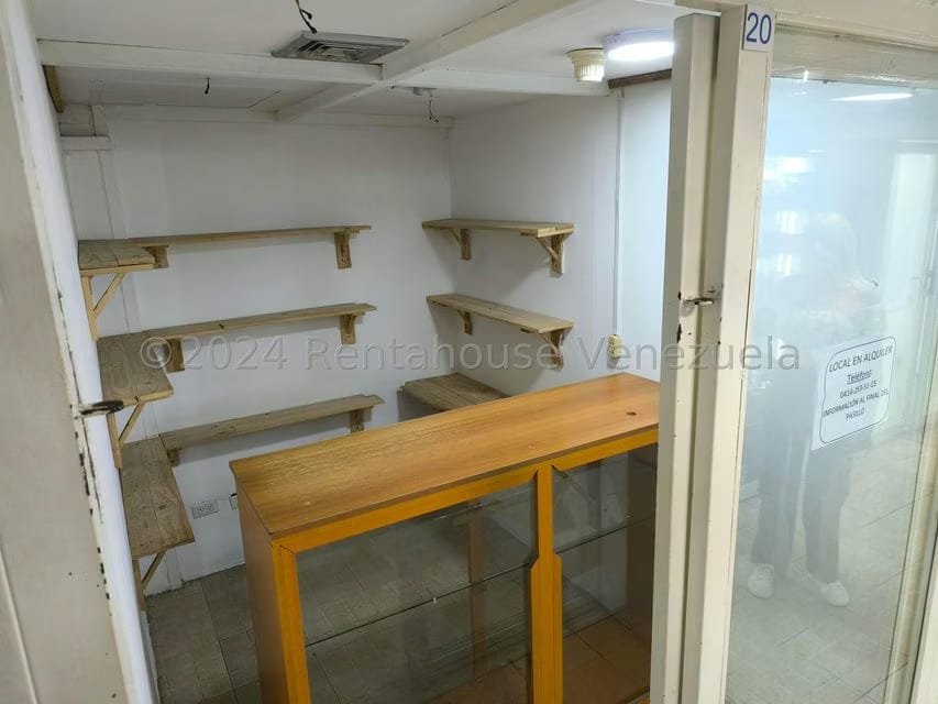 Comercial (Local Comercial) en Alquiler en Parroquia La Candelaria, Distrito Metropolitano - 3