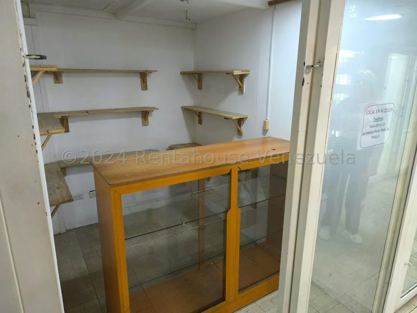 Comercial (Local Comercial) en Alquiler en Parroquia La Candelaria, Distrito Metropolitano - 4