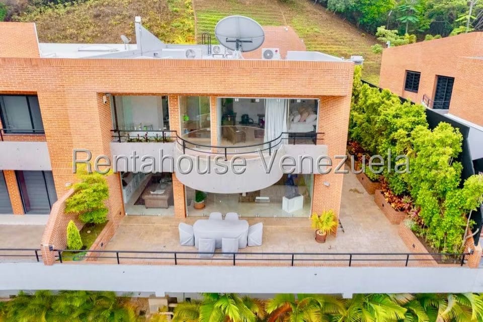 Townhouse (Duplex) en Venta en La Trinidad, Distrito Metropolitano - 2