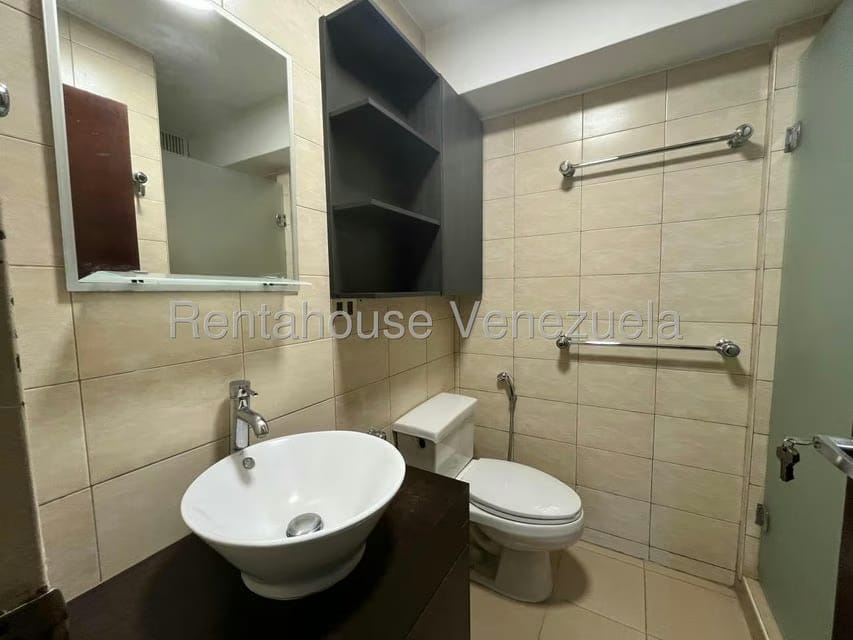 Apartamento (1 Nivel) en Alquiler en Prados del Este, Distrito Metropolitano - 14