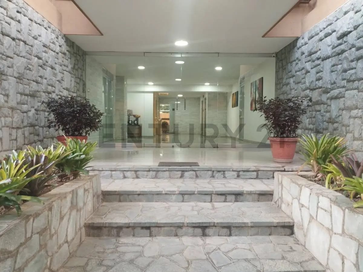En venta apartamento en Macaracuay - 2