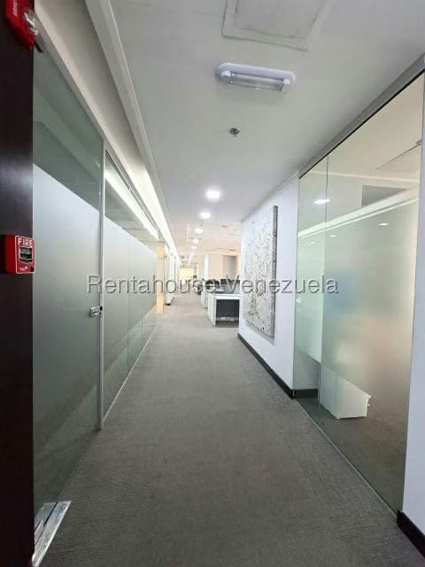 Comercial (Oficina) en Venta en Macaracuay, Distrito Metropolitano - 4